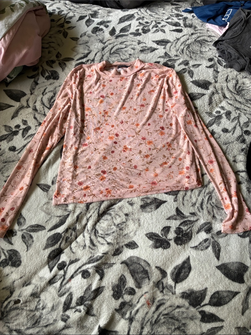 Women's Long-Sleeve Crewneck Top in Blush Floral